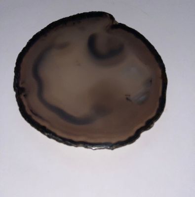 a picture of a piece of agate sitting on a table