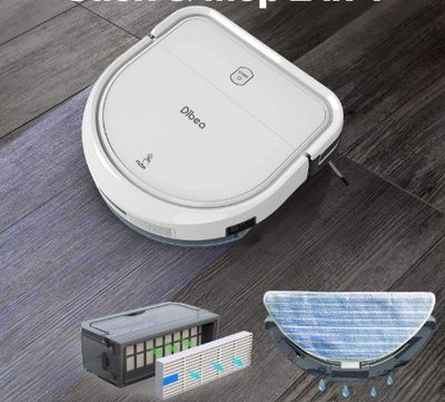 une photo montrant un aspirateur robot et d'autres objets ménagers posés sur un parquet