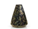 gros plan d'un vase sur une surface blanche