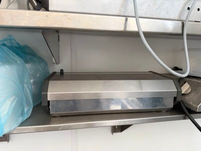 une image représentant une machine posée sur une étagère