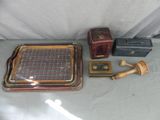 plusieurs objets posés ensemble sur une table