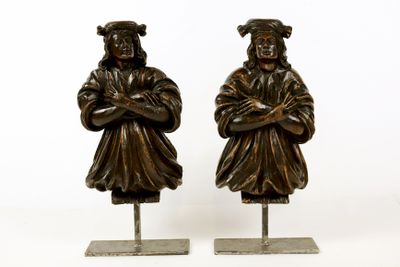 Bustes de personnages, les bras croisés sur la poitrine et c… - Photo 1