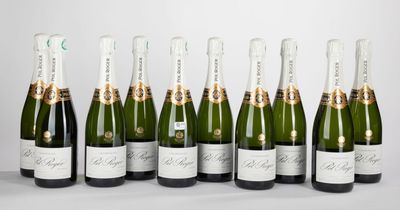 six bouteilles de champagne alignées