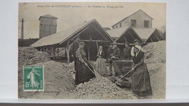 Le Châtelet : Mines d’Or. Les Femmes au Triage de l’Or. État supe...