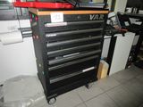 une image d'une armoire à outils dans un garage