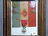 une photo d'une photo d'une photo d'une médaille