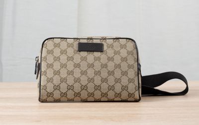 GUCCI Sacoche banane en toile GG suprême beige et cuir marro… - Photo 1