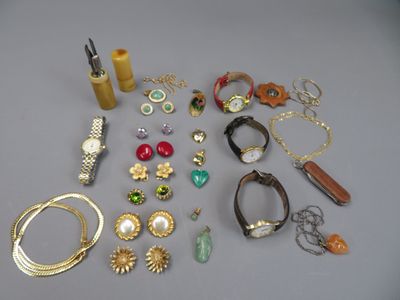 Ensemble de bijoux fantaisie divers dont clips d'oreille (Orena..), ch - Photo 1