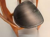two chairs that are sitting next to each other