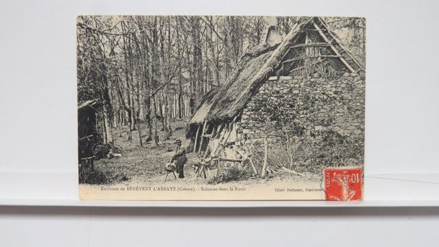 Bénévent-l’Abbaye : Sabotier dans la Forêt. TBE.