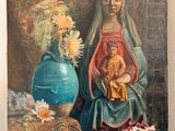 un tableau représentant une femme tenant un bébé dans ses bras, à côté d'un vase de fleurs