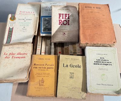 plusieurs livres empilés les uns sur les autres
