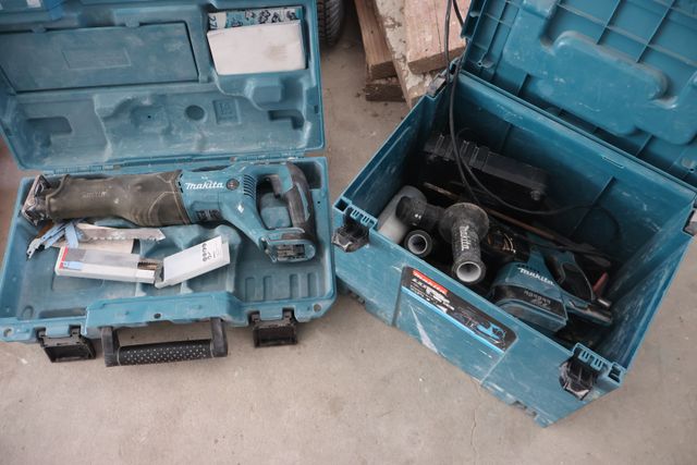 Scie sabre MAKITA sur batterie, perforateur sur batterie MAKITA (...