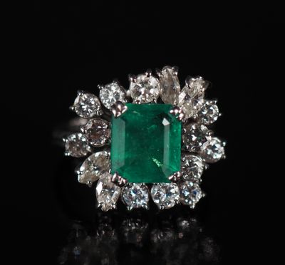 Bague moderne de forme marguerite asymétrique en or blanc 75…