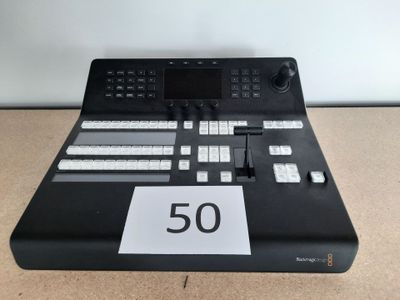 un gros plan d'un panneau de commande sur lequel figure le chiffre 50