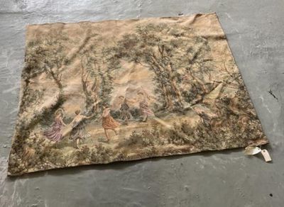 un morceau de tissu avec un dessin dessus, posé par terre