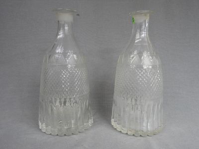 Deux flacons en cristal à torses et pointes de diamant XIXèm…