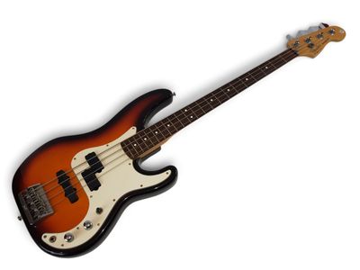 un gros plan d'une guitare basse sur fond blanc