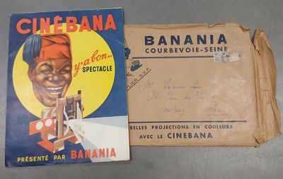 un vieux livre sur lequel figure la photo d'une femme souriante