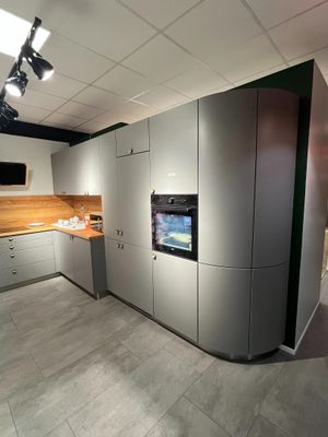 Ameublement de cuisine intégrée en bois stratifié, avec four BEKO...