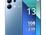 un gros plan sur l'arrière d'un téléphone bleu et blanc