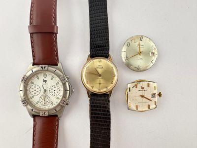 plusieurs types de montres sont présentés sur une surface blanche