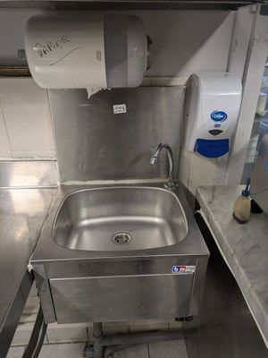 Lave-mains en inox avec distributeurs de savon et papier - Photo 1