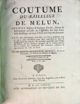 un vieux livre ouvert sur une table