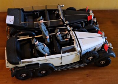 une maquette de voiture dans laquelle se trouvent de nombreuses personnes