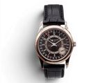 une image représentant une montre-bracelet au cadran noir sur fond blanc