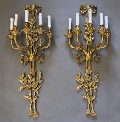 paire d'appliques murales anciennes en laiton avec fleurs et feuilles