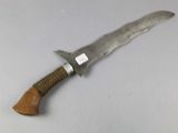 a knife that is laying on a table