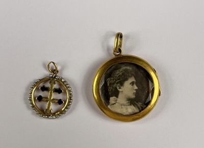 une photo d'une femme portant une perruque dorée et une photo d'une dame