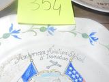 une assiette sur laquelle est collé un post-it