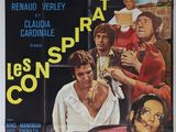 On voit l'affiche du film « Les cons cons ».