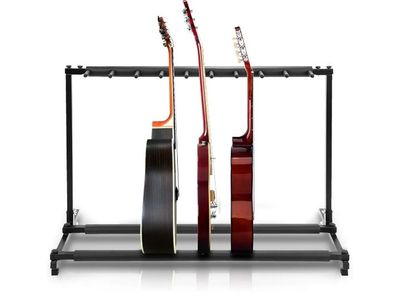 un support à guitare noir sur lequel sont posées deux guitares
