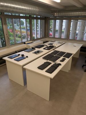 4 bureaux en mélaminé laqué blanc