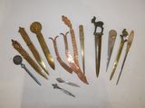a lot of different types of knives on the table