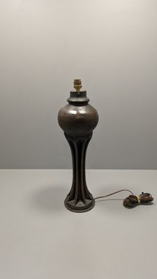 Pied de lampe en bronze réalisé à partir d'une douille d'obu…
