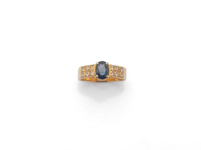 une bague en saphir et diamant