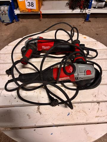 MILWAUKEE AGV 13-125 XSPDEB – Lot de deux meuleuses filaires. Dém...