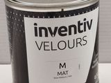 une photo d'un pot de peinture posé sur une table