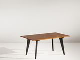 une table en bois aux pieds noirs reposant sur un plateau blanc