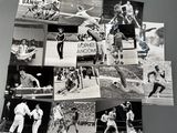 plusieurs photos en noir et blanc de joueurs de baseball sur un réfrigérateur