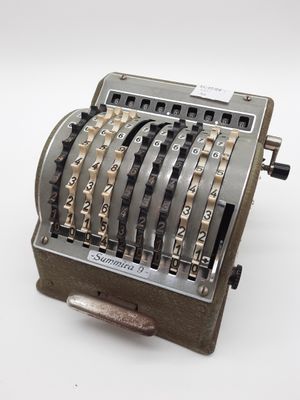 une machine qui comporte de nombreuses touches