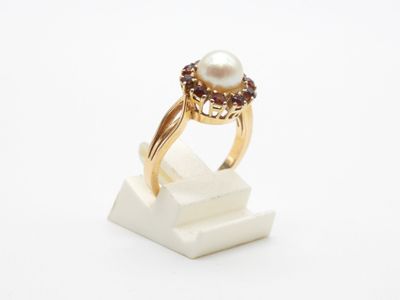 an image of a ring with a pearl and garnets on it