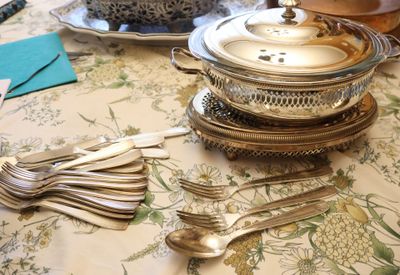 E. Couverts à poissons en métal argenté comprenant 11 fourch… - Photo 1