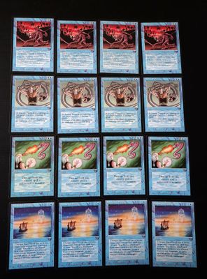 gros plan d'un jeu de cartes sur une table