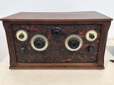 an old radio that is sitting on a table