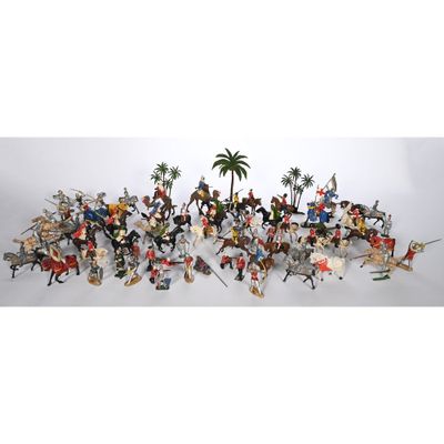 un grand ensemble de figurines de types et de tailles variés